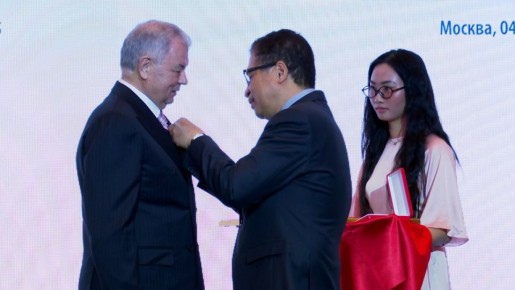 Анатолий Артамонов награжден вьетнамским орденом Дружбы