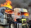Два грузовика сгорели на трассе в Калужской области