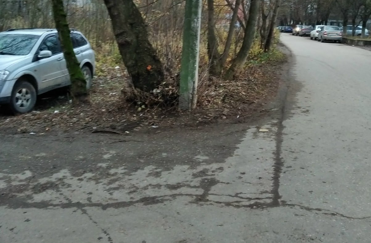 Калужанин попросил убрать сараи и обустроить тротуар Калужанин попросил убрать сараи и обустроить тротуар