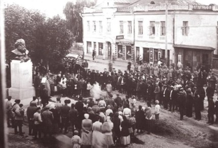 07 ноября в Калуге открыли памятник Марксу