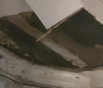 В Калуге обрушился потолок в жилом доме