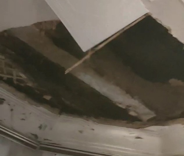 В Калуге обрушился потолок в жилом доме