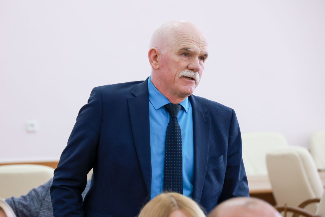 Как и обещал ранее, сегодня приехал в Людиново на встречу с депутатами Думы вместе с руководителем ГП «Калугаоблводоканал» Юрием Петрушиным Как и обещал ранее, сегодня приехал в Людиново на встречу с депутатами Думы вместе с руководителем ГП «Калугаоблводоканал» Юрием Петрушиным