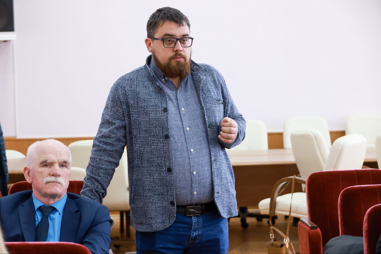 Как и обещал ранее, сегодня приехал в Людиново на встречу с депутатами Думы вместе с руководителем ГП «Калугаоблводоканал» Юрием Петрушиным Как и обещал ранее, сегодня приехал в Людиново на встречу с депутатами Думы вместе с руководителем ГП «Калугаоблводоканал» Юрием Петрушиным