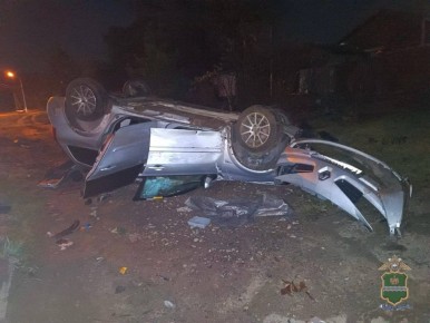 В Калужской области два человека пострадали в перевернувшемся «Рено»