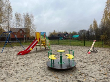 В селе Красное Хвастовичского района открыли новую детскую площадку