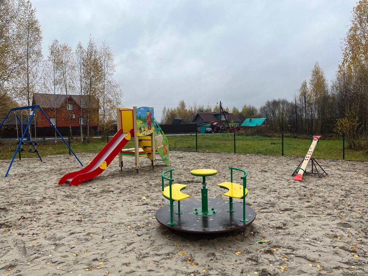 В селе Красное Хвастовичского района открыли новую детскую площадку