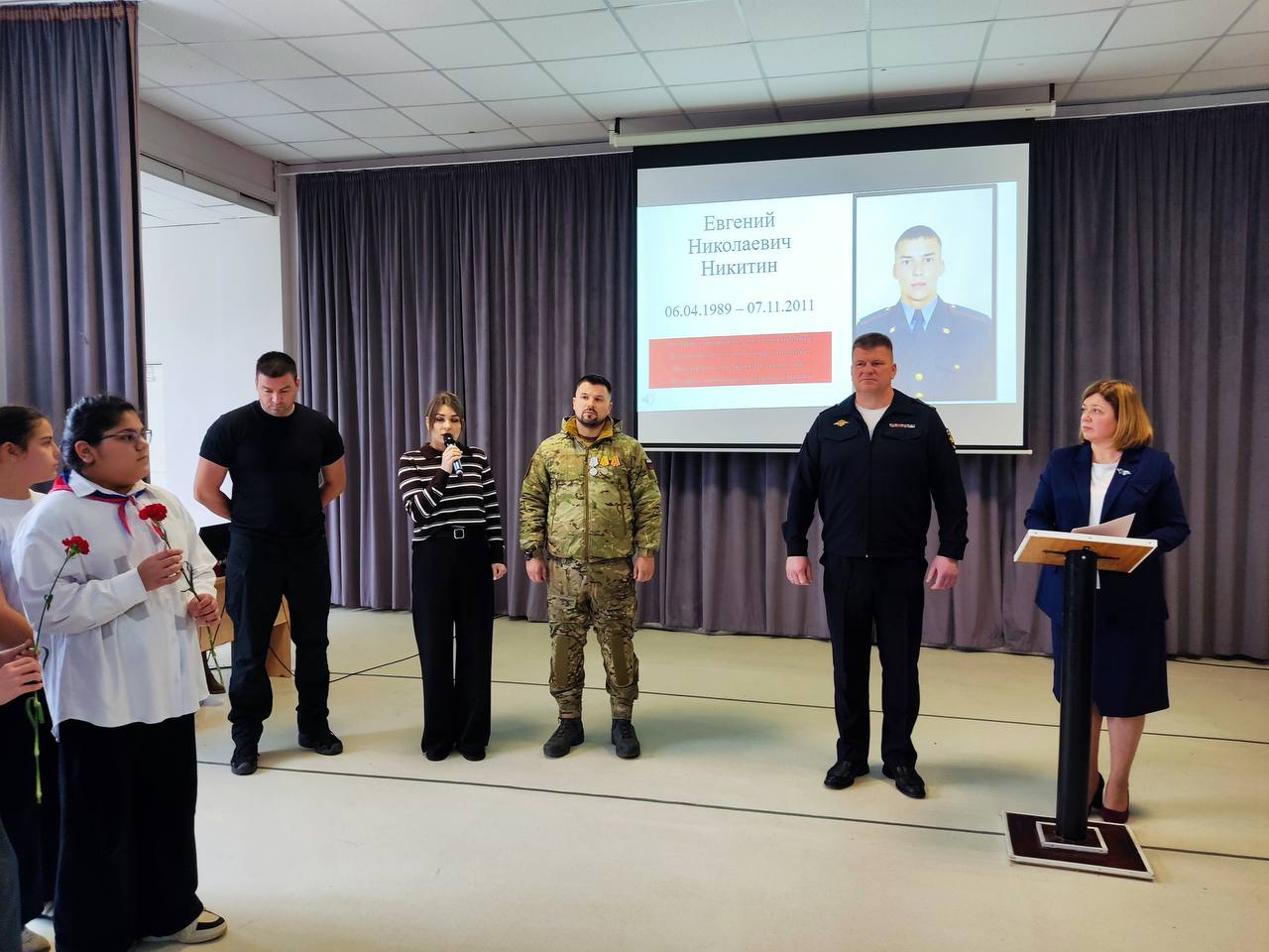 В Калуге прошел митинг памяти сотрудника органов внутренних дел Евгения Никитина