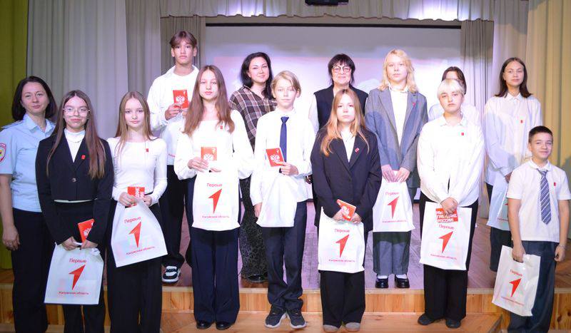 В Малоярославце торжественно вручили паспорта юным жителям района