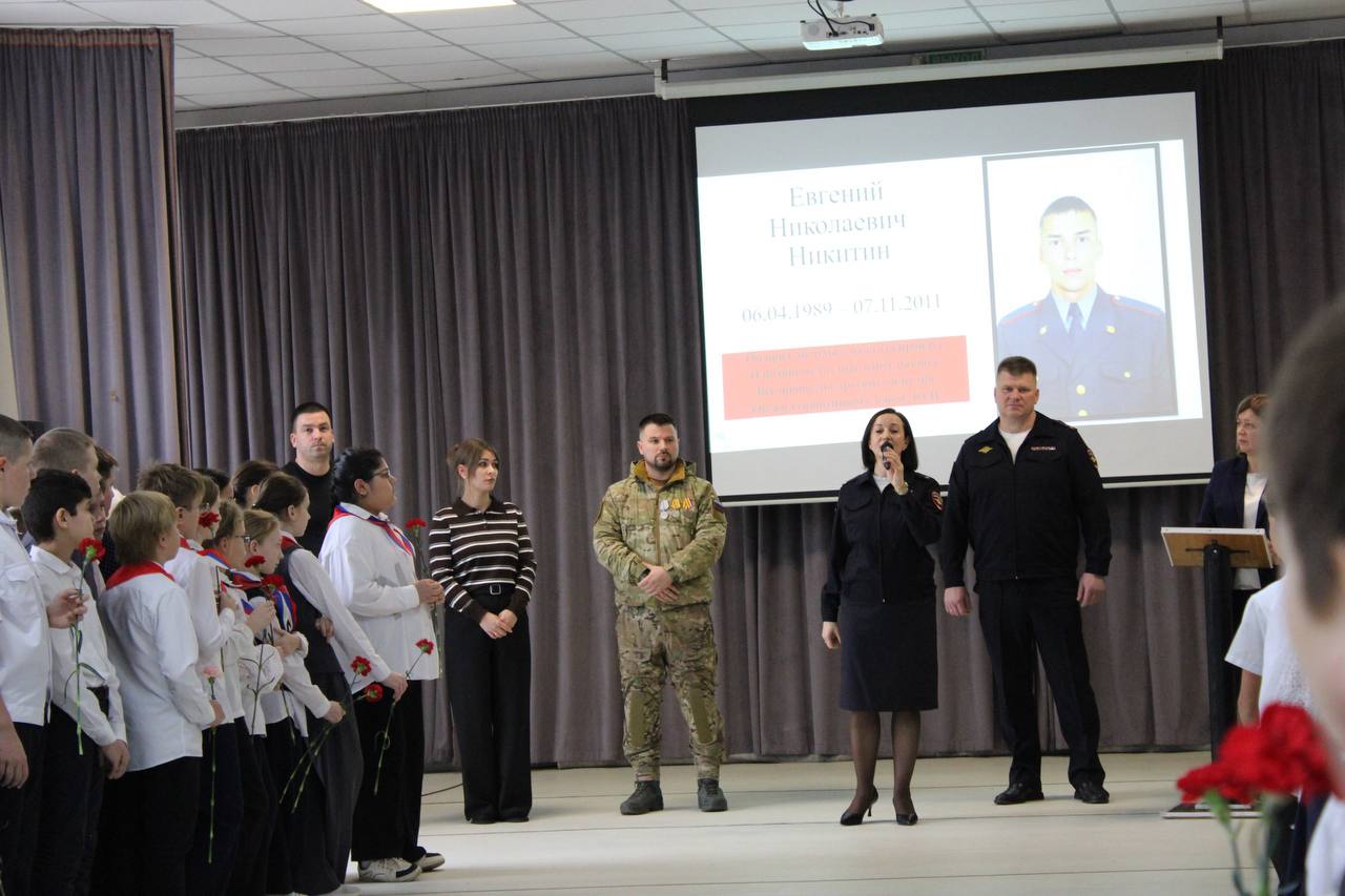 В Калуге почтили память сотрудника ОМОНа, погибшего во время исполнения служебного долга В Калуге почтили память сотрудника ОМОНа, погибшего во время исполнения служебного долга
