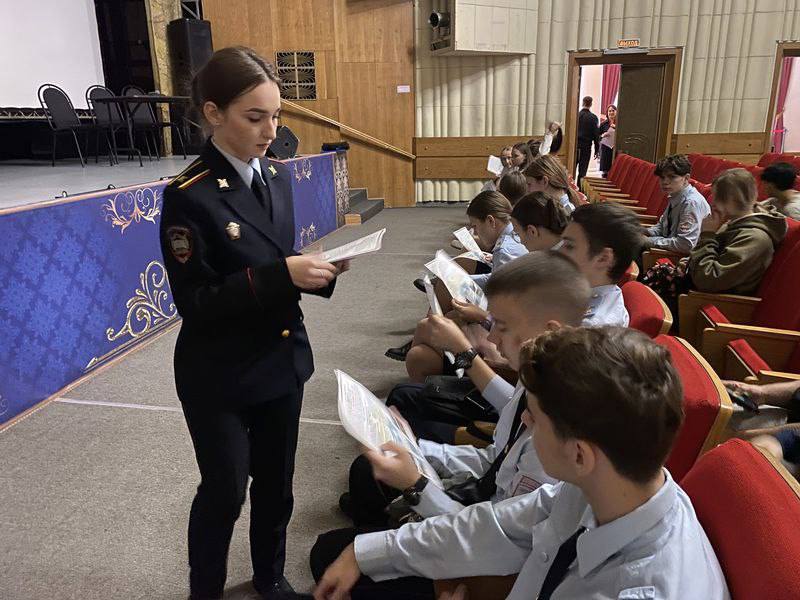 В Обнинске прошла профориентационная встреча школьников с представителями вуза МВД России В Обнинске прошла профориентационная встреча школьников с представителями вуза МВД России