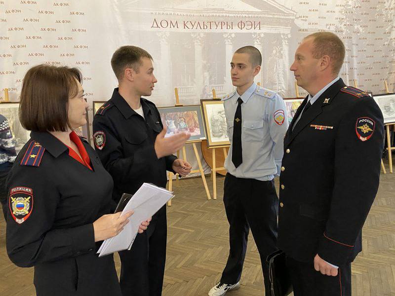 В Обнинске прошла профориентационная встреча школьников с представителями вуза МВД России В Обнинске прошла профориентационная встреча школьников с представителями вуза МВД России