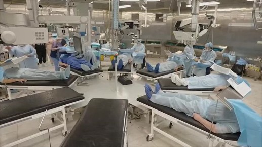 Владислав Шапша посмотрел как калужские офтальмологи лечат взрослых и детей