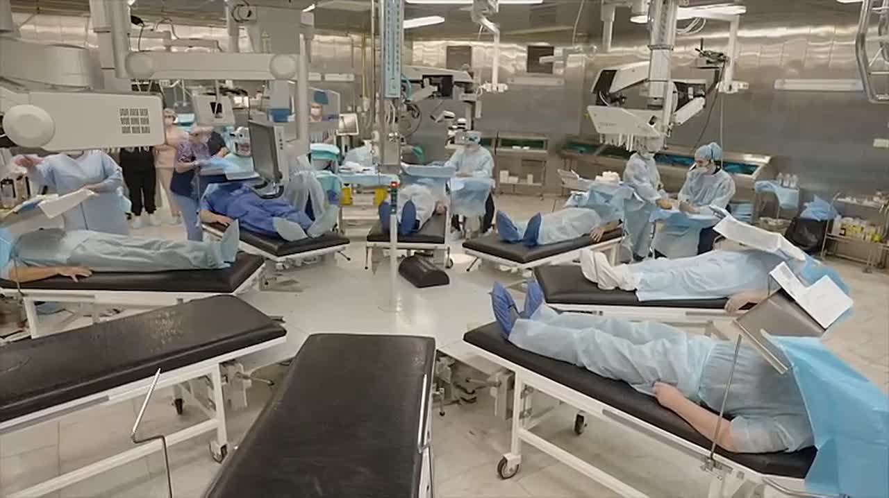 Владислав Шапша посмотрел как калужские офтальмологи лечат взрослых и детей