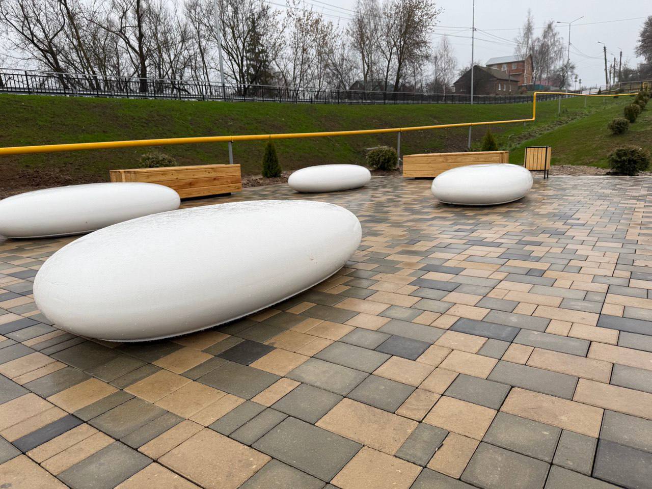 В Сухиничах завершают благоустройство зоны отдыха