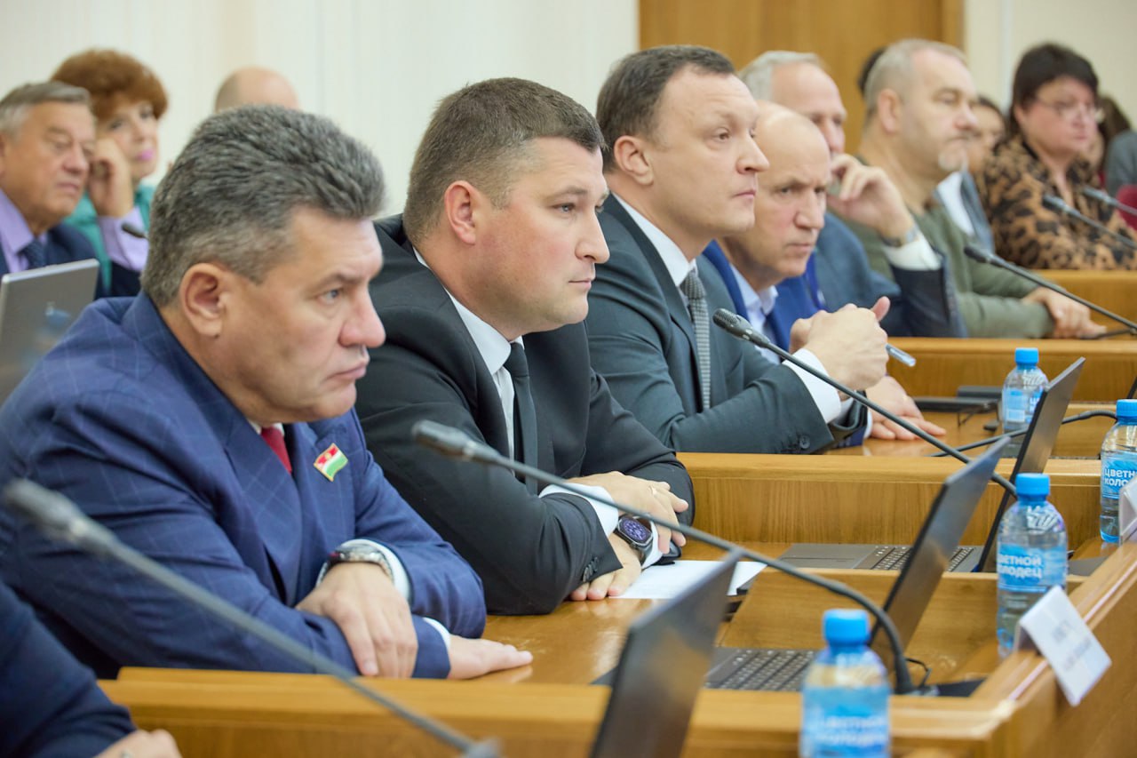 Геннадий Новосельцев обозначил предложения фракции партии «Единая Россия» по увеличению финансирования ряда важнейших статей бюджета Геннадий Новосельцев обозначил предложения фракции партии «Единая Россия» по увеличению финансирования ряда важнейших статей бюджета