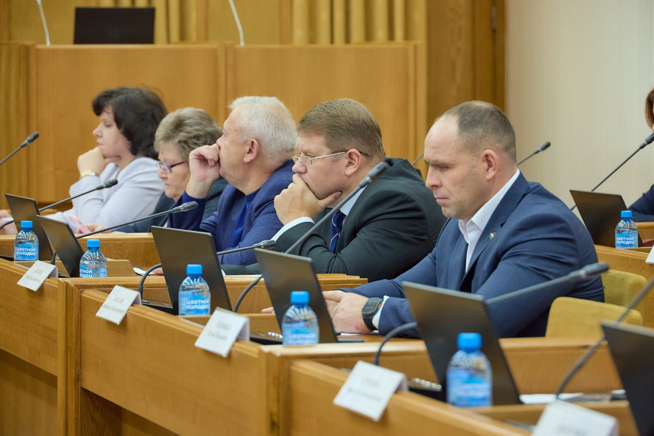 Геннадий Новосельцев обозначил предложения фракции партии «Единая Россия» по увеличению финансирования ряда важнейших статей бюджета Геннадий Новосельцев обозначил предложения фракции партии «Единая Россия» по увеличению финансирования ряда важнейших статей бюджета