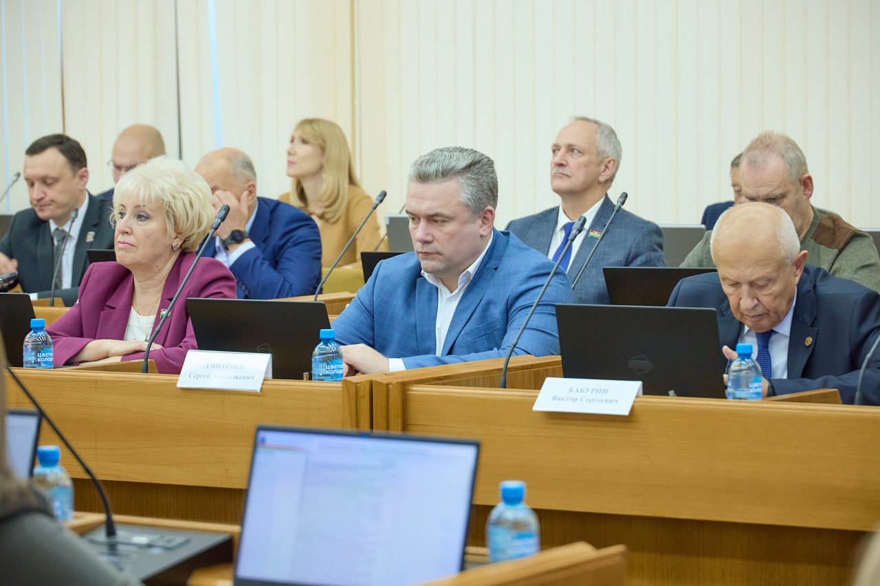 Геннадий Новосельцев обозначил предложения фракции партии «Единая Россия» по увеличению финансирования ряда важнейших статей бюджета Геннадий Новосельцев обозначил предложения фракции партии «Единая Россия» по увеличению финансирования ряда важнейших статей бюджета