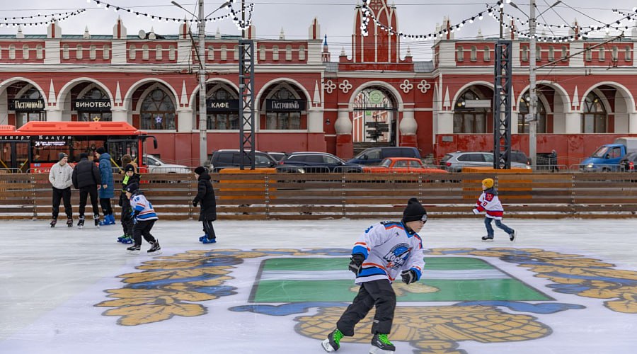 Слухи о заливке катка на Старом Торге оказались ложными