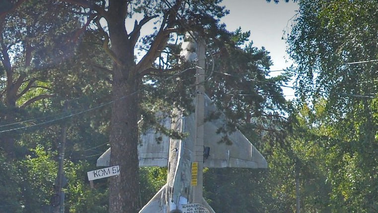 В Калуге отмыли самолет на улице Курсантов