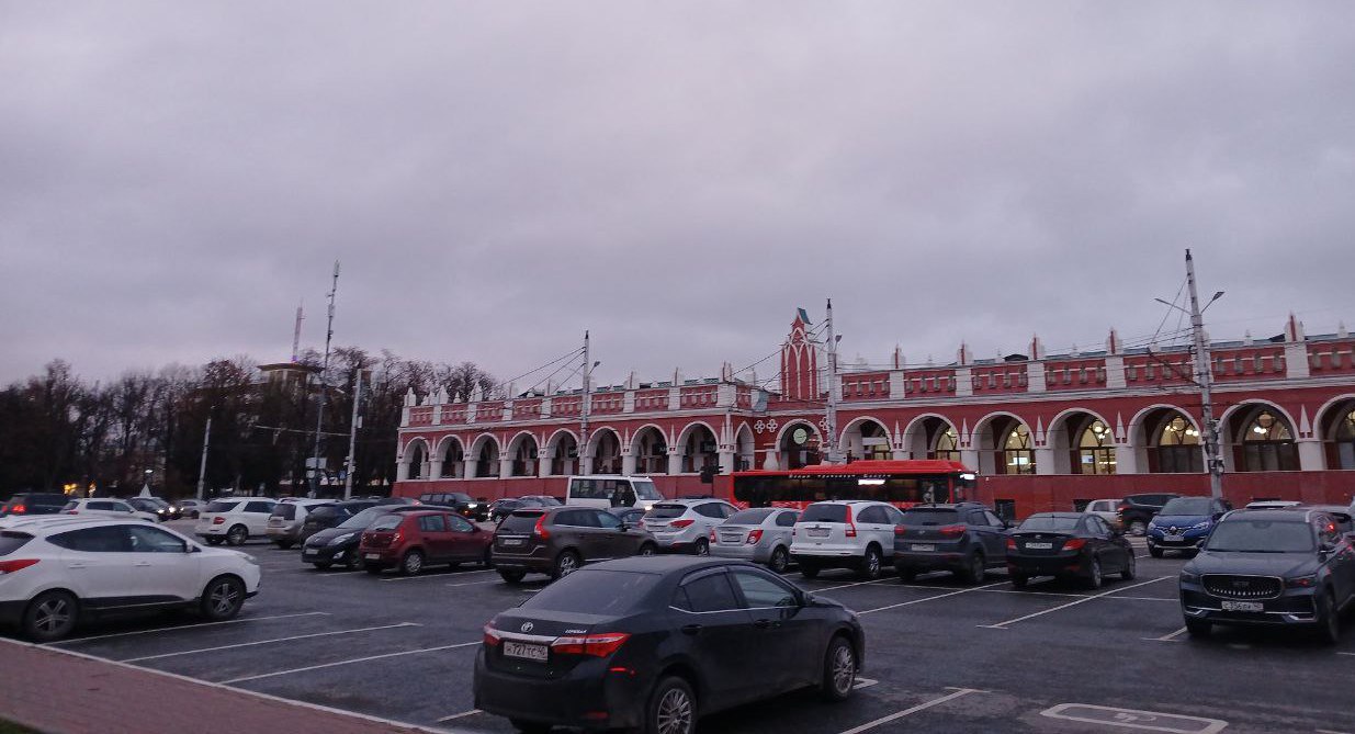 В Калуге закрывают парковку на площади Старый Торг