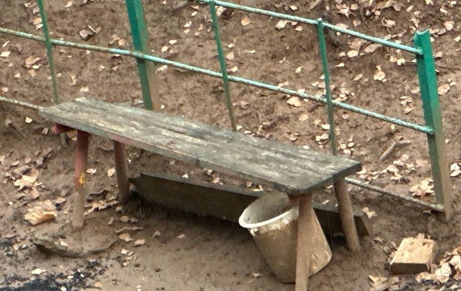 Калужанин попросил установить лавочки для бабушек Калужанин попросил установить лавочки для бабушек