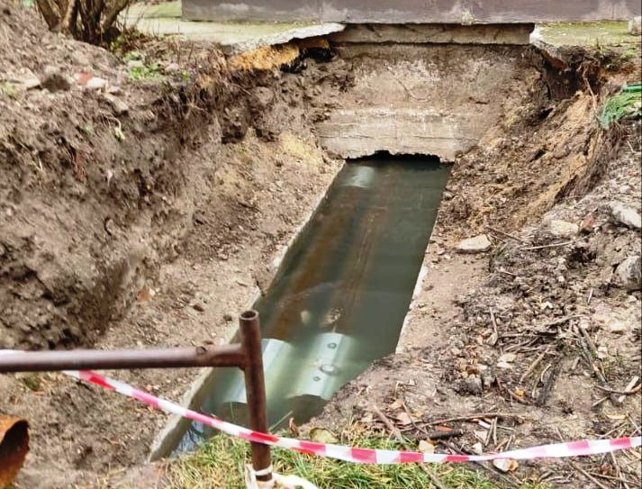 Калужанка сообщила о прорыве канализации на улице Суворова