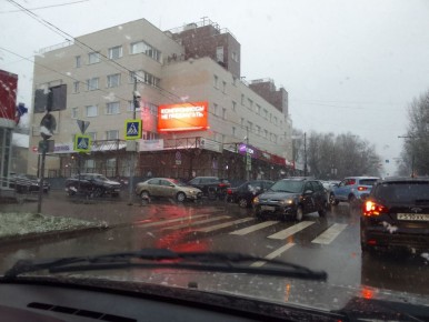 Авария под первым снегом произошла в Калуге