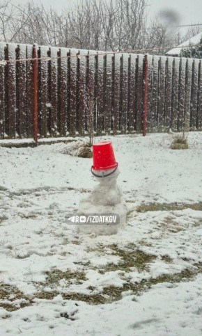Калужане лепят снеговиков. Первый снег только выпал, а жители Калужской области уже во всю лепят снеговиков