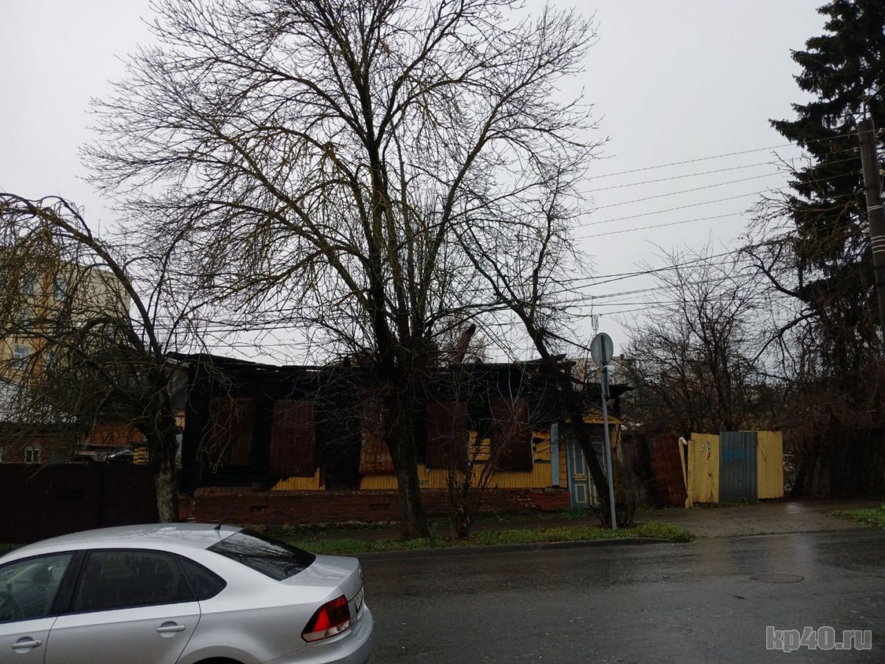 В Калуге сгорел старинный дом В Калуге сгорел старинный дом