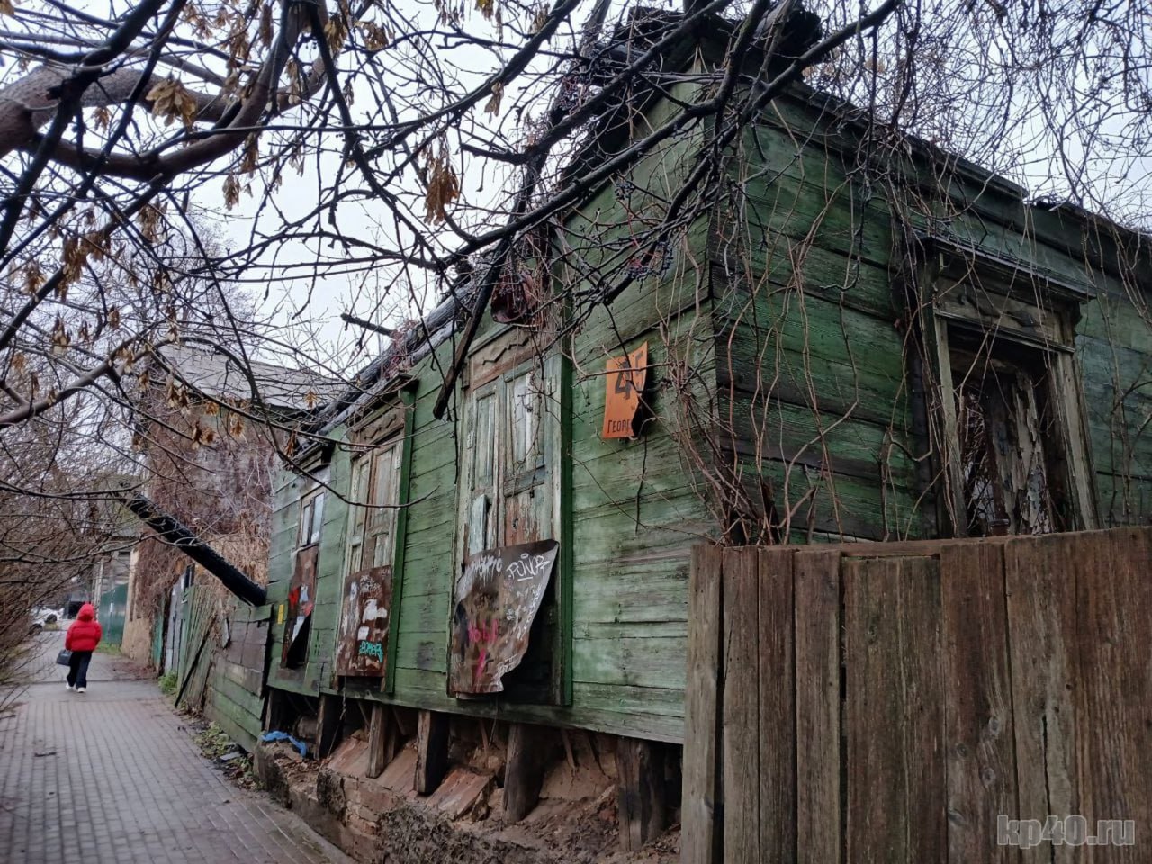 В Калуге сгорел старинный дом В Калуге сгорел старинный дом