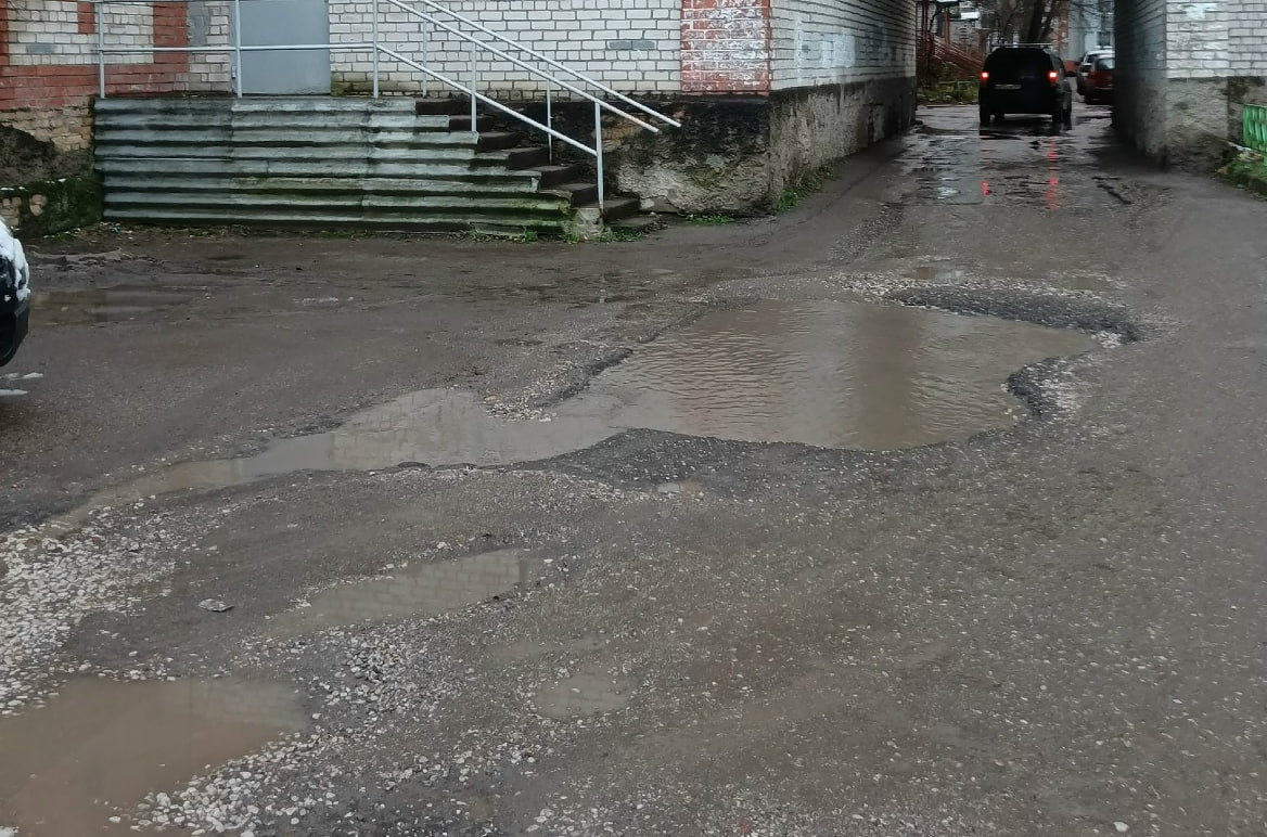 Калужанка рассказала об отсутствии нормальных дорог и тротуаров в микрорайоне Байконур