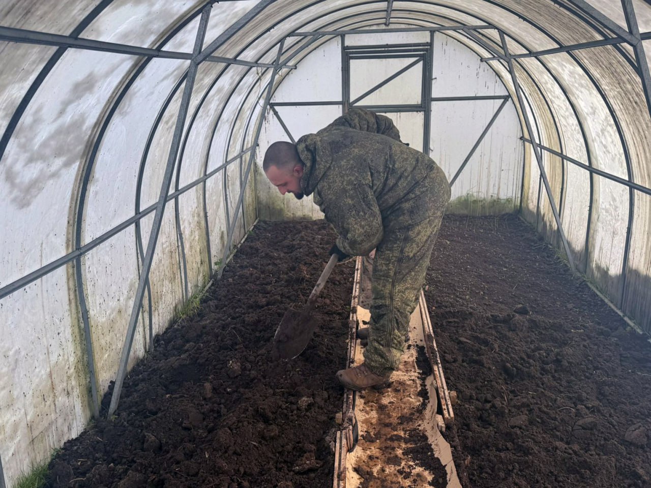 Депутат Думы Калуги, ветеран СВО Дмитрий Галкин оказал помощь монахиням в монастырском подворье села Рождествено Депутат Думы Калуги, ветеран СВО Дмитрий Галкин оказал помощь монахиням в монастырском подворье села Рождествено