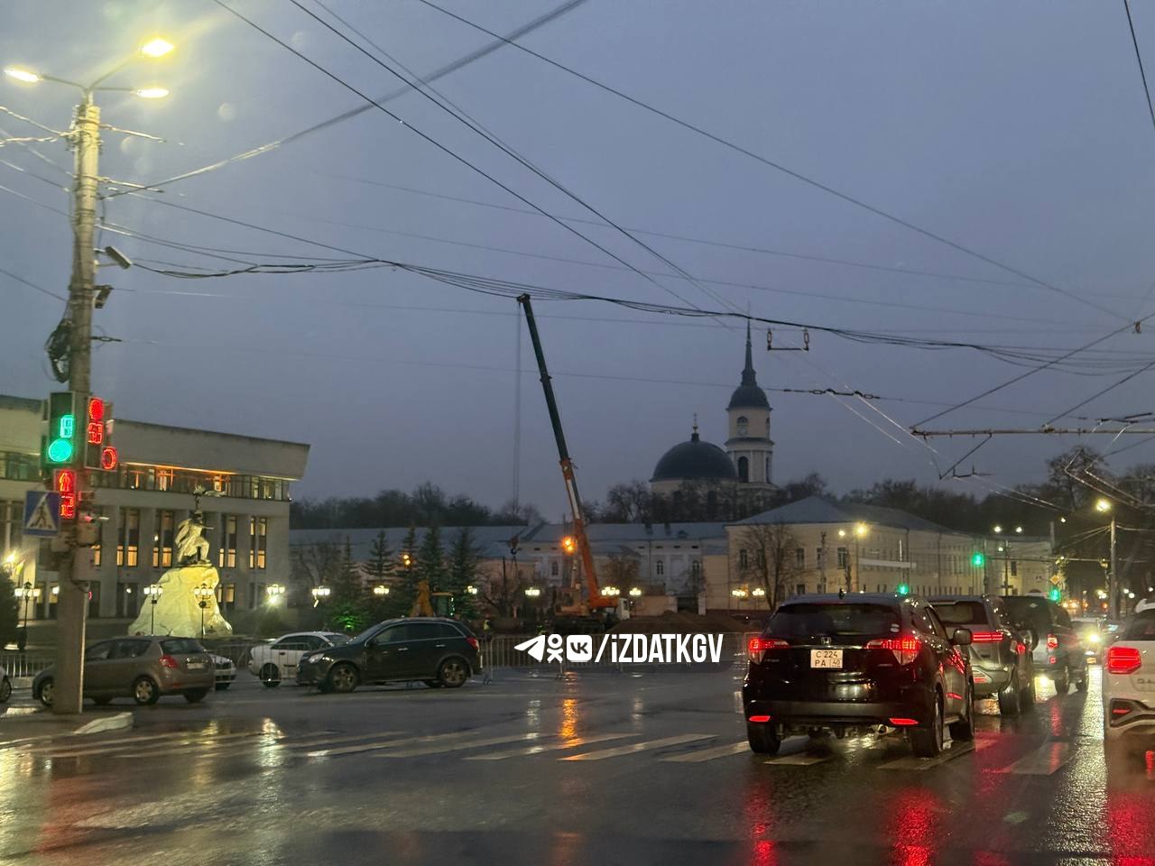 На Старом Торге создают основание под будущий каток