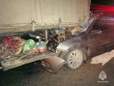 На трассе в Калужской области «Лада» врезалась в фуру