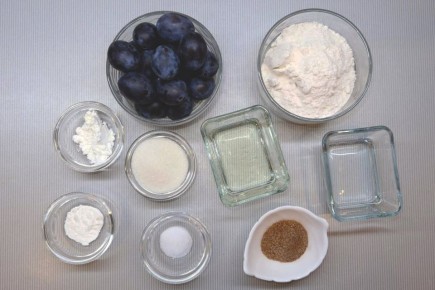 Галета со сливами: легкий осенний пирог, который влюбляет в себя с первого кусочка