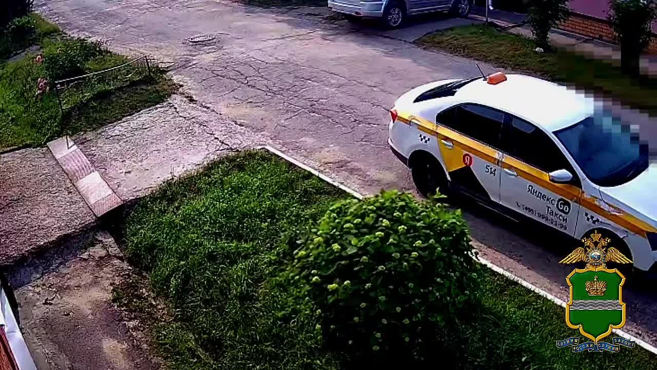 Курьер из Башкортостана забрал 3,6 миллиона рублей у калужанки