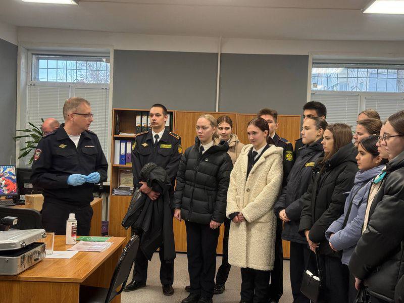 В Калуге полицейские и общественники организовали мероприятие для будущих стражей порядка В Калуге полицейские и общественники организовали мероприятие для будущих стражей порядка