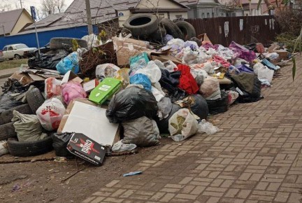 В Калуге образовалась очередная свалка на улице Хрустальной