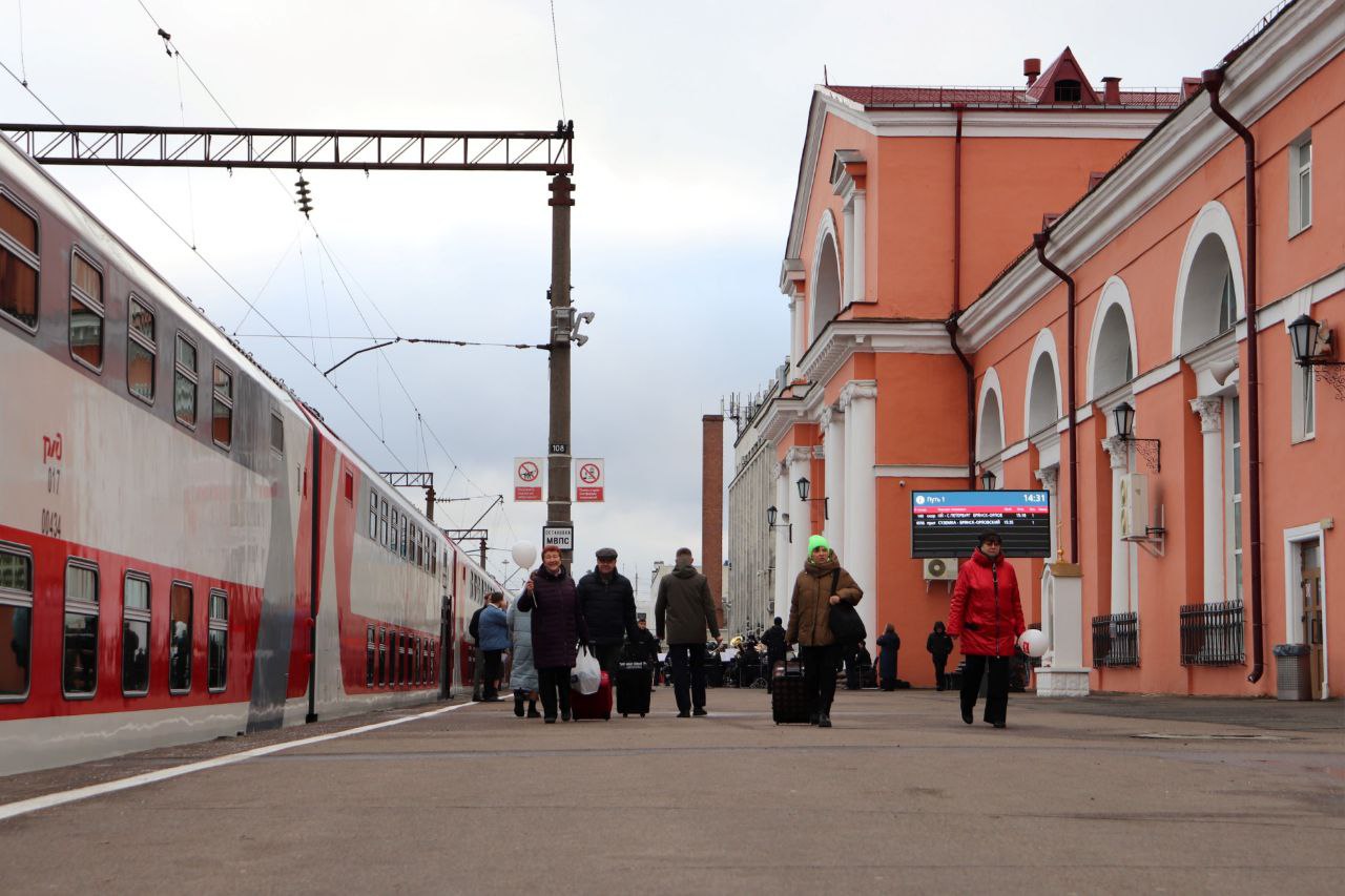 Между Калугой и Санкт-Петербургом запустили двухэтажный поезд