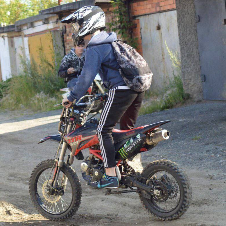 МВД предлагает штрафовать родителей подростков на питбайках