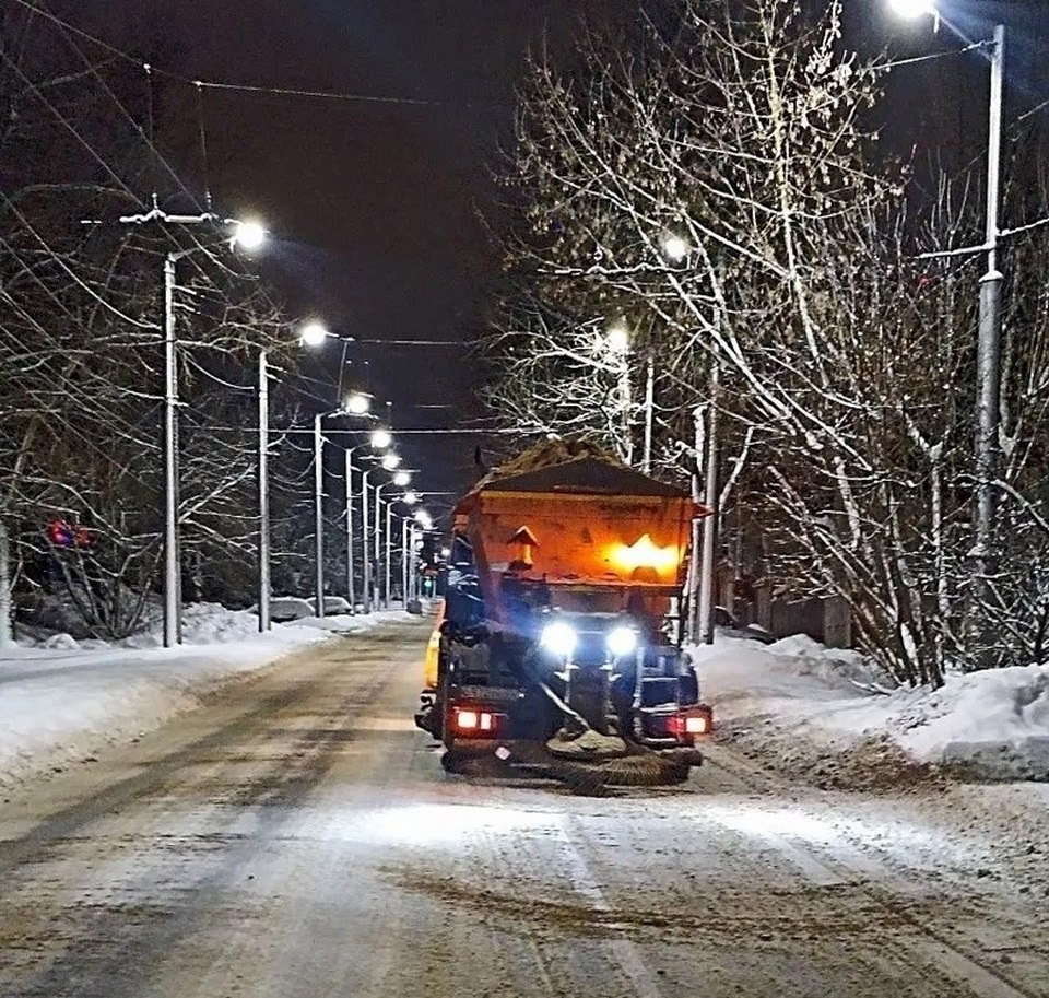 Улицы Калуги начали посыпать мраморной крошкой