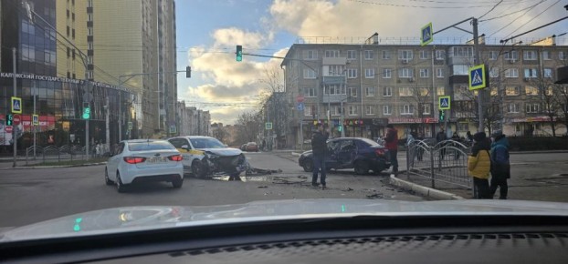 В Калуге очередная авария произошла на опасном перекрестке