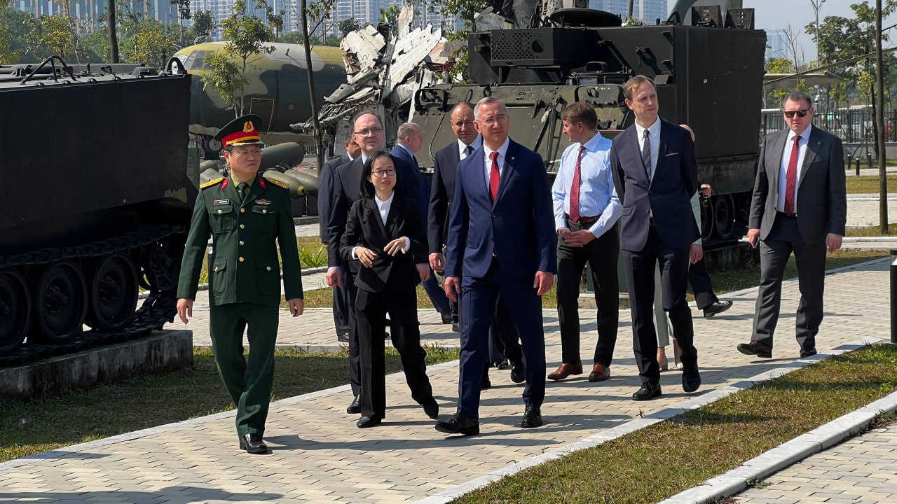 Геннадий Новосельцев:. "Наши отношения с Вьетнамом уверенно движутся по восходящей" Геннадий Новосельцев:. "Наши отношения с Вьетнамом уверенно движутся по восходящей"