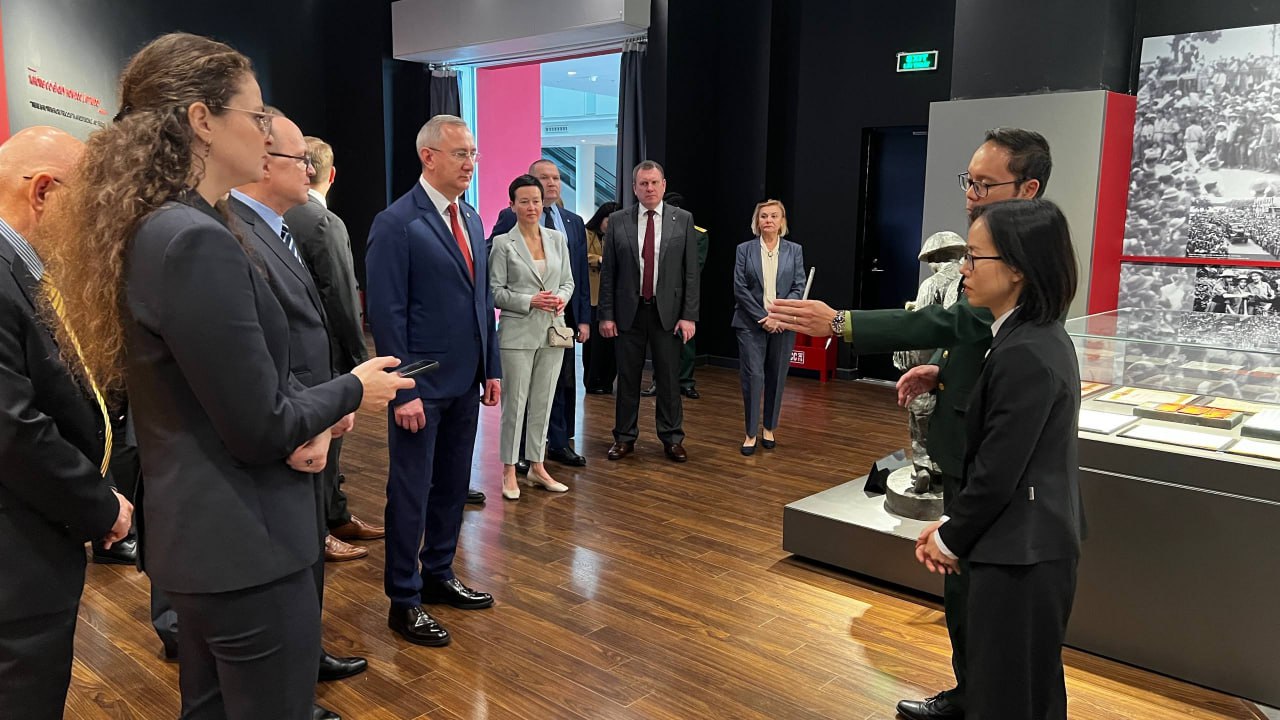 Геннадий Новосельцев:. "Наши отношения с Вьетнамом уверенно движутся по восходящей" Геннадий Новосельцев:. "Наши отношения с Вьетнамом уверенно движутся по восходящей"