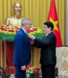 Президент Вьетнама вручил Владиславу Шапше медаль Дружбы