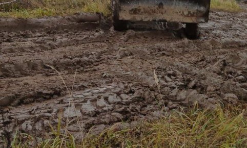 Власти привлекли компанию к ремонту дорог в калужских деревнях