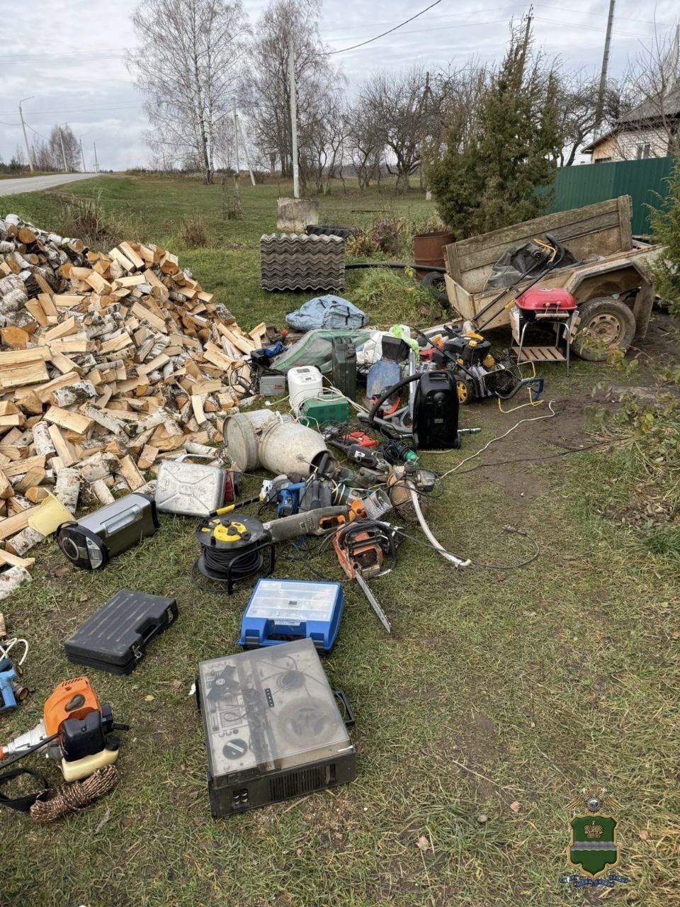 Калужскими полицейскими задержаны двое жителей региона, подозреваемых в 11 кражах из частных и дачных домовладений, совершенных на территории нескольких районов области