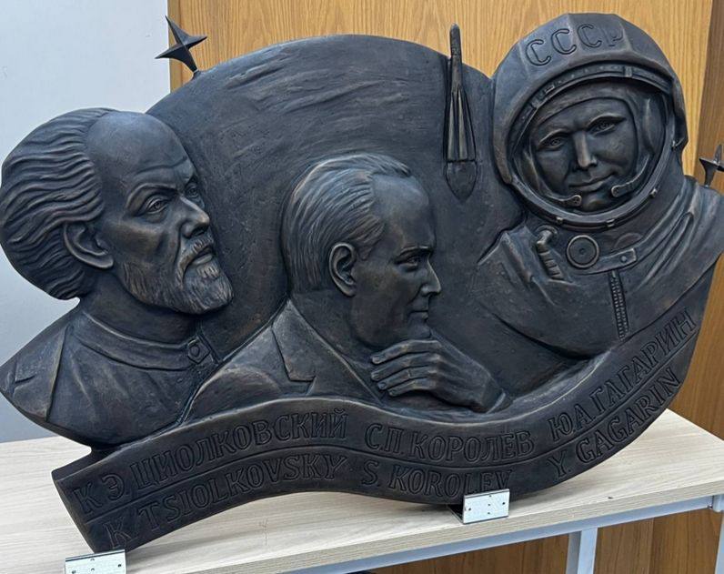 Калужское панно передано вьетнамскому народу