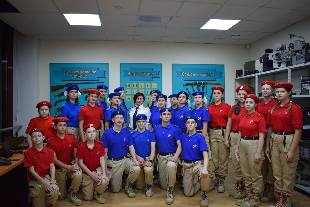 В следственном управлении Следственного комитета Российской Федерации по Калужской области состоялась церемония приведения юнармейцев к торжественной клятве и подписание соглашения о сотрудничестве В следственном управлении Следственного комитета Российской Федерации по Калужской области состоялась церемония приведения юнармейцев к торжественной клятве и подписание соглашения о сотрудничестве